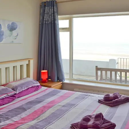 White House 1 * Filey